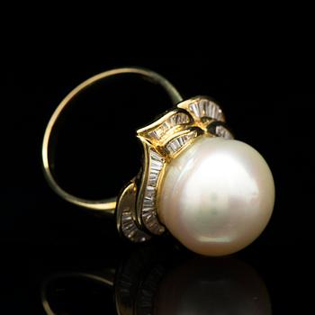 A RING, cultured South Sea pearl, baguette cut diamonds, 18K gold.