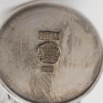 Hopeaesineitä, 3 kpl, hopea .950, Japani, joista kaksi noin v. 1900 ja yksi 1900-luvun alkupuolelta.