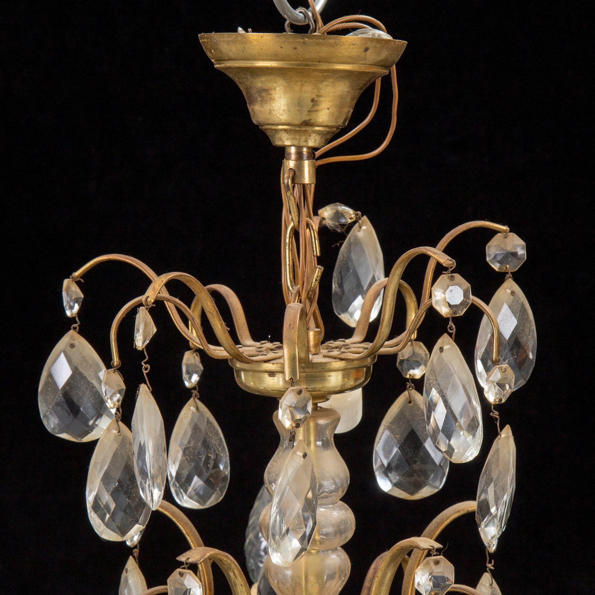 A mid 1900s ceiling light.