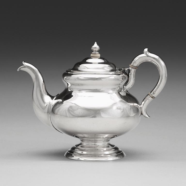 MICHAEL PEIPPO, S:t Petersburg 1859, tekanna, silver.