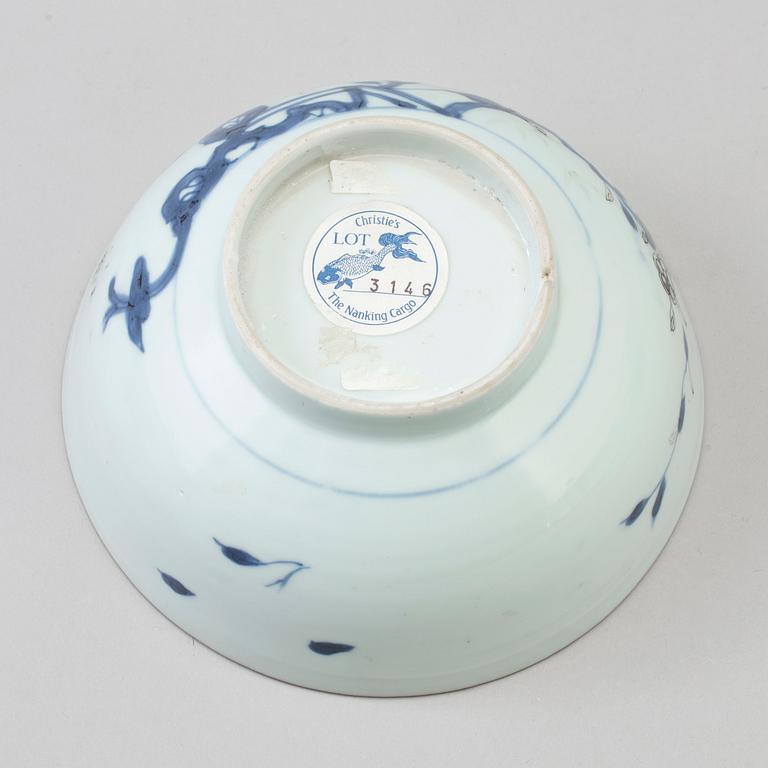 A blue and white bowl, Qing dynasty, Qianlong (1736-95). "Nanking Cargo".