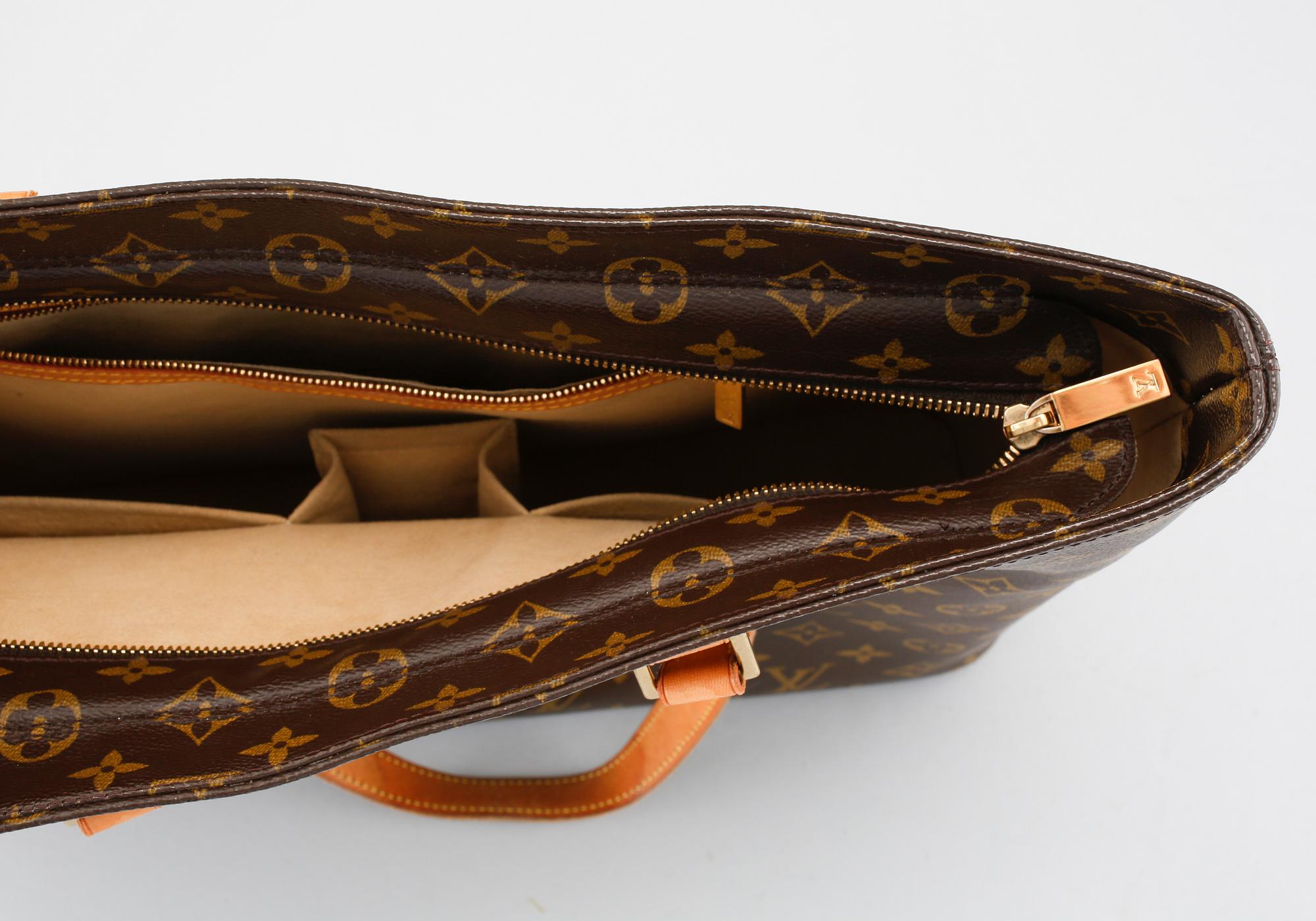 VÄSKA Louis Vuitton.