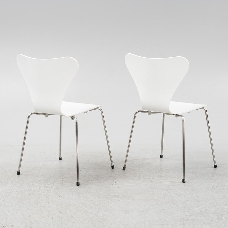 Arne Jacobsen, six 'Seven' chairs, Fritz Hansen, 2008.