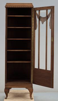 VITRINSKÅP, Louis XV-stil, sent 1800-tal.