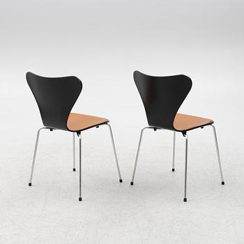 Arne Jacobsen, stolar 6 st "Sjuan" för Fritz Hansen, Danmark, 2020.