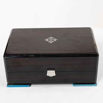 Patek Philippe, box.