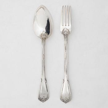 Uppläggningsbestick, ett par, silver, med adliga ätten von Kraemers vapen.