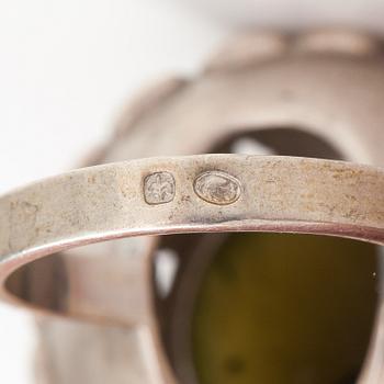 RINGAR, 2 st, och ÖRHÄNGEN, silver, jade. Ryska stämplar.