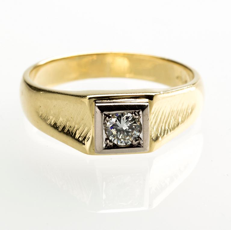 RING, 18 k guld samt vitguld med briljantslipad diamant, ca 0.35 ct. Vikt ca 8 g.