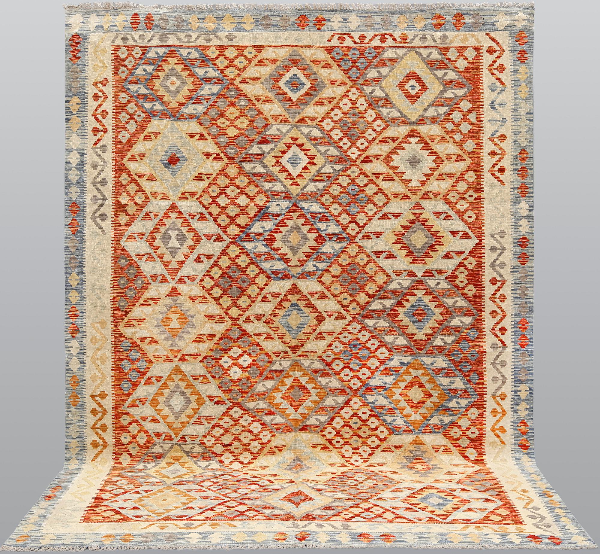 A Kilim carpet, ca 290 x 215 cm.