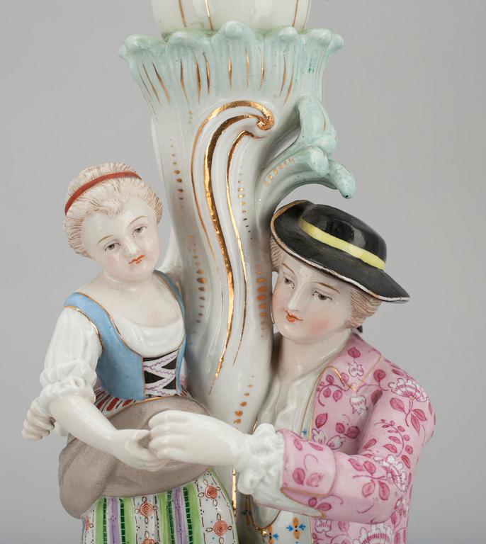 LJUSSTAKE, porslin, figurin i Meissen-stil.