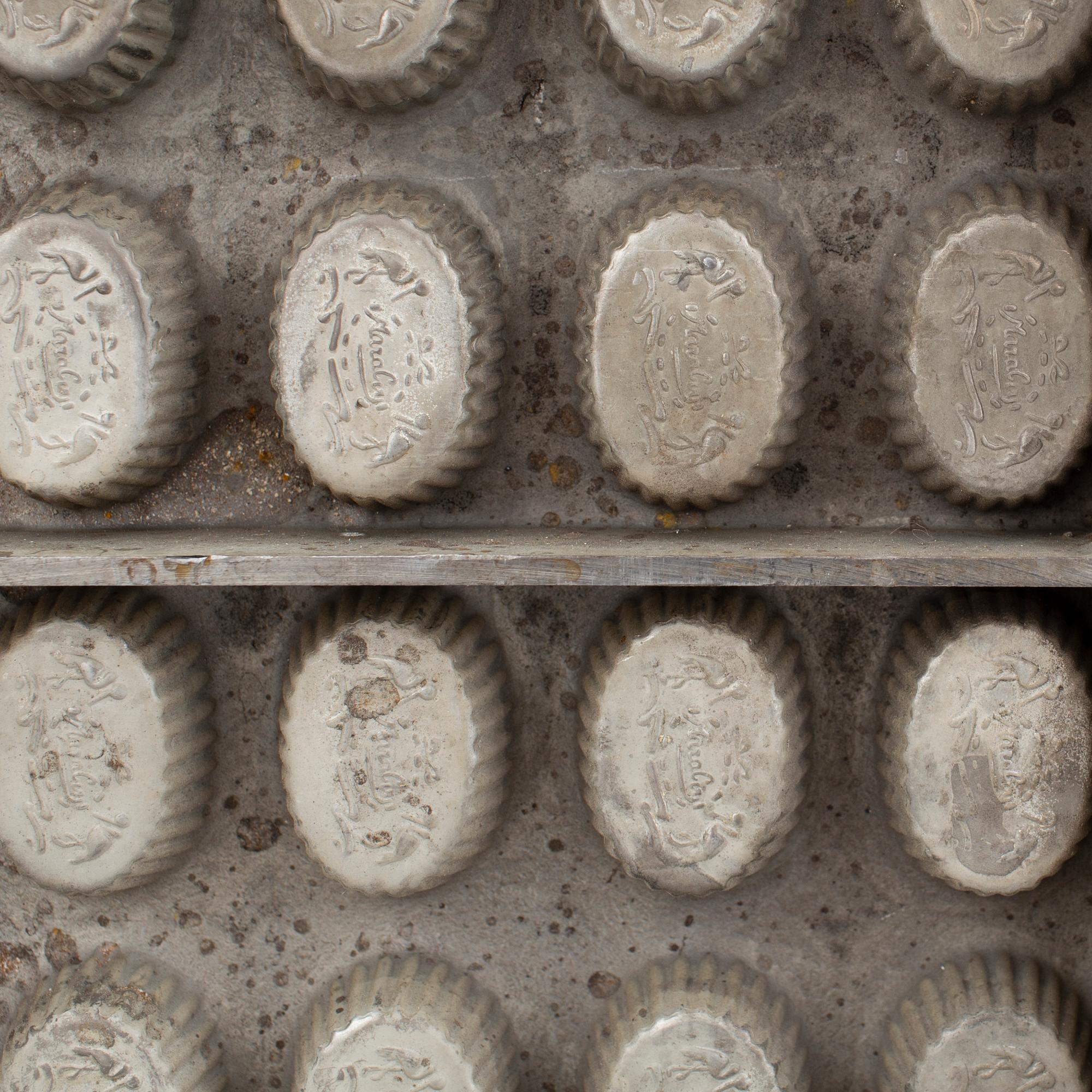 CHOKLADFORMAR, 2 stycken, 1900-talets första hälft.