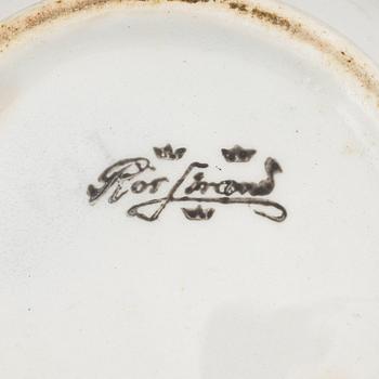 Julservisdelar, 2 st, flintgods "Herrgårdsjul" Göteborg respektive Rörstrand, tidigt 1900-tal.