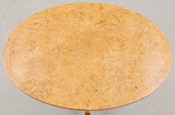 BORD, alrotsfanér, 1800-talets första hälft.