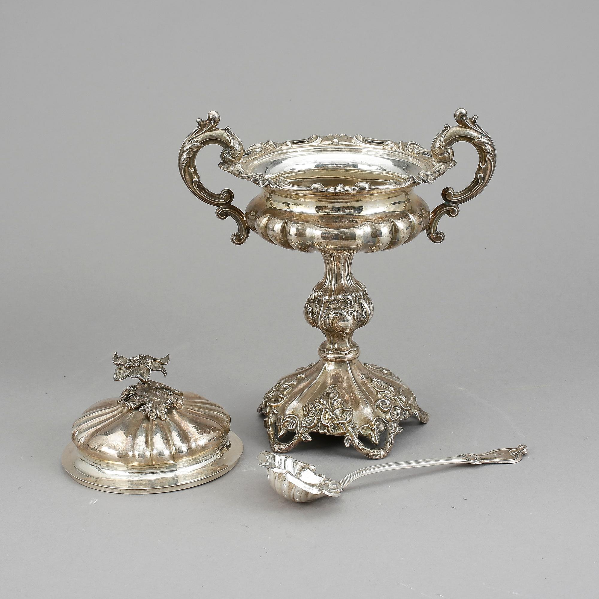 SOCKERSKÅL, silver, nyrokoko, Gustaf Möllenborg Feron, Stockholm 1857. Vikt ca 633 gram.