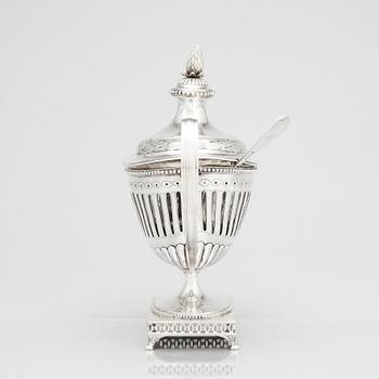 A Swedish late 18th Century, Gustavian silver sugar bowl, mark of Isak Appelquist, Stockholm 1795.