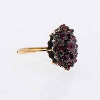 RING, guld (56) / silver, granater ca 3,5 ct. Ryska stämplar.