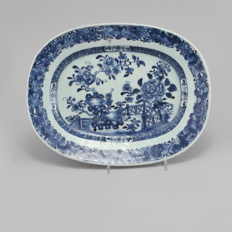 UNDERFAT, porslin, Kina, Qianlong (1736-1795).