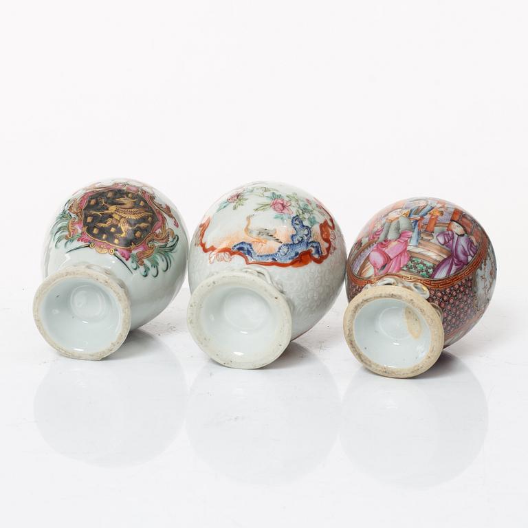 Tedosor, tre stycken, samt senapsburk med lock, porslin. Qing dynastin, Qianlong (1736-95).