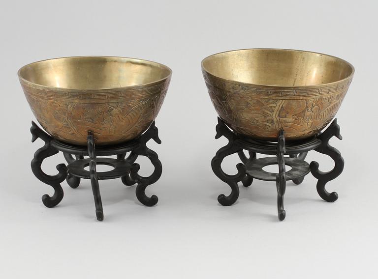 RÖKELSEKAR, ett par, brons, orientaliska, 1900-talets andra hälft.