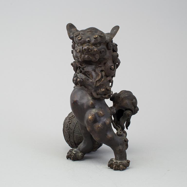 A bronze sculpture of a Japanese mythological beast, Meiji (1868-1912).