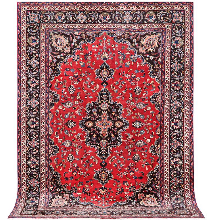 A Kashan carpet, c. 285 x 202 cm.