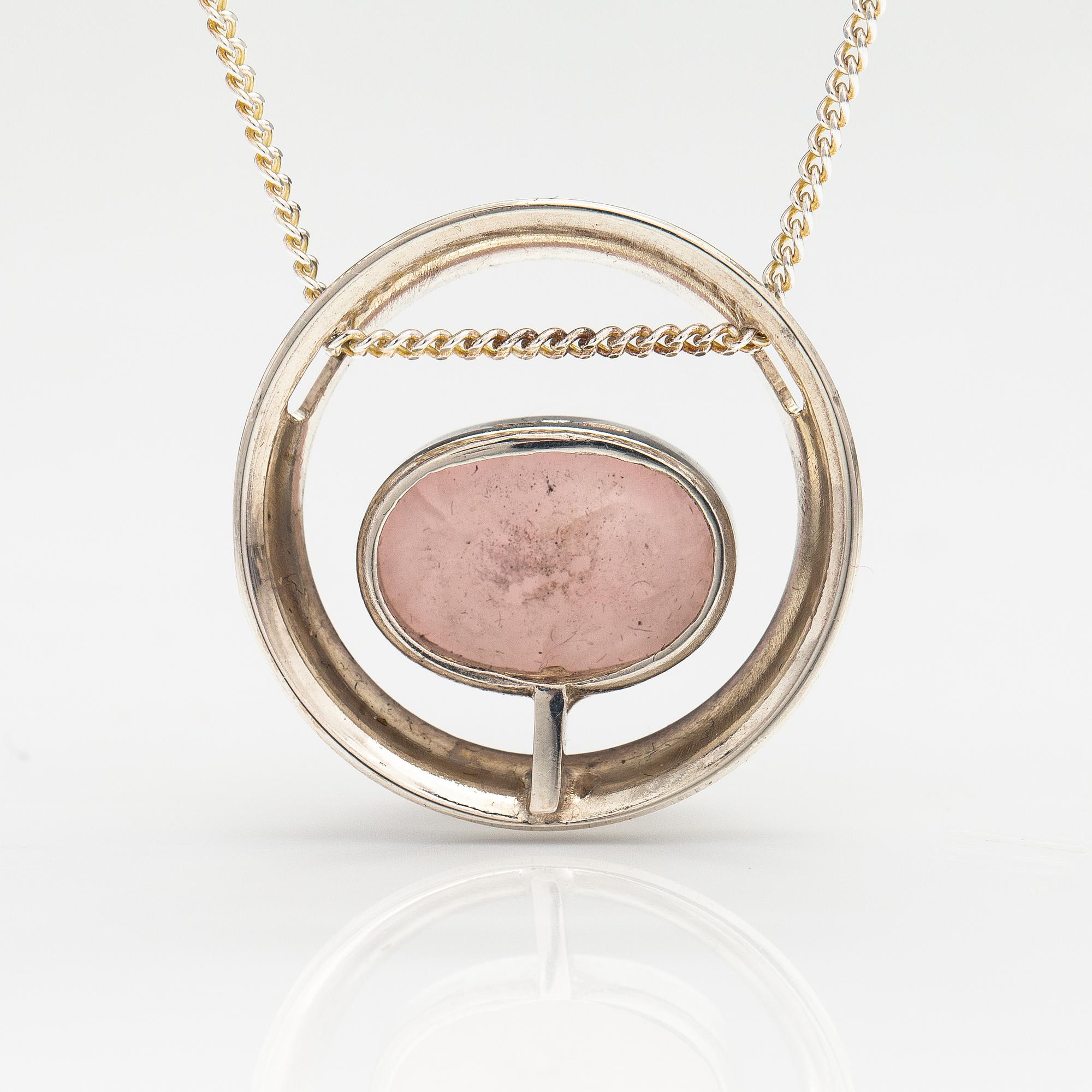 A silver necklace with a rose quartz. Martti Viikinniemi, Heinola 1960's.