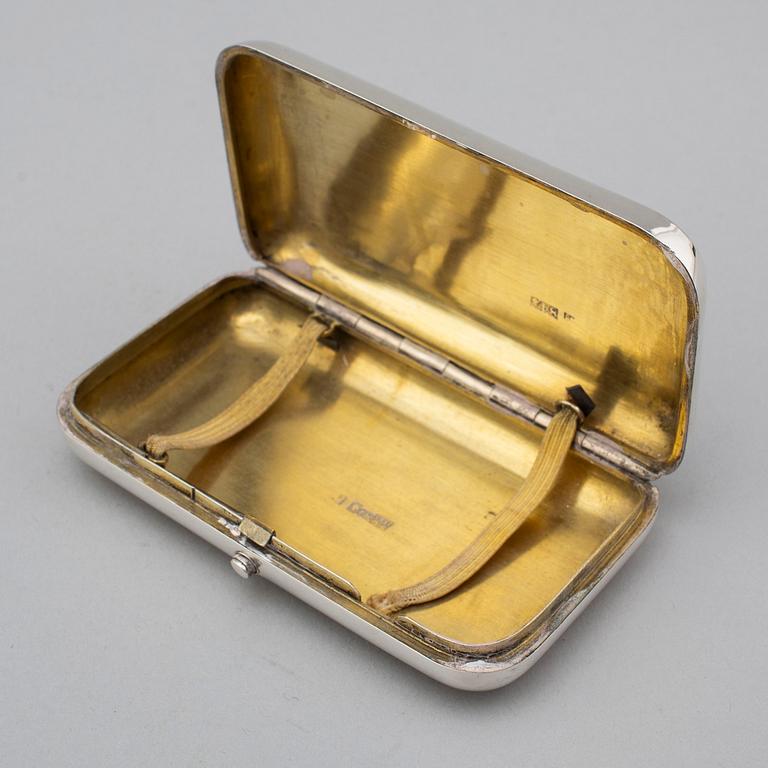 A Russian 19th century parcel-gilt and niello snuff-box, unidentified makers mark, Moscow 1884.