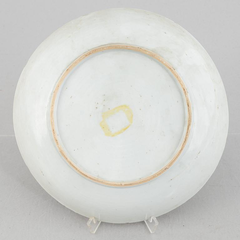 A Famille Rose export porcelain dish, China, Qianlong (1736-95).