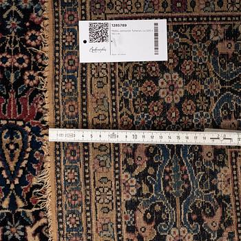 A carpet, a semi-antique Tehran, possibly, ca 220 x 142 cm.