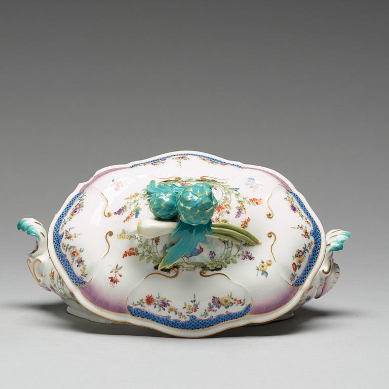 TERRIN med LOCK och FAT, porslin. Meissen, 1700-tal.