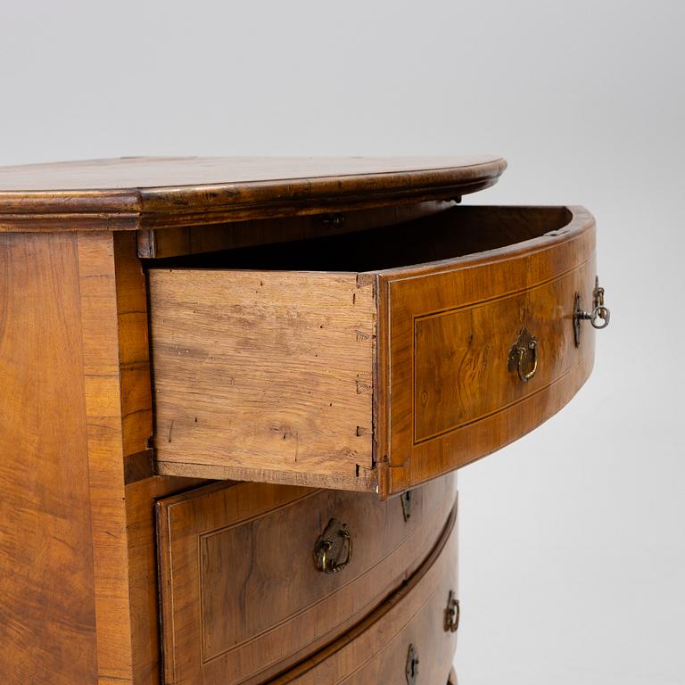Chest of drawers, late Baroque, mid-18th century.