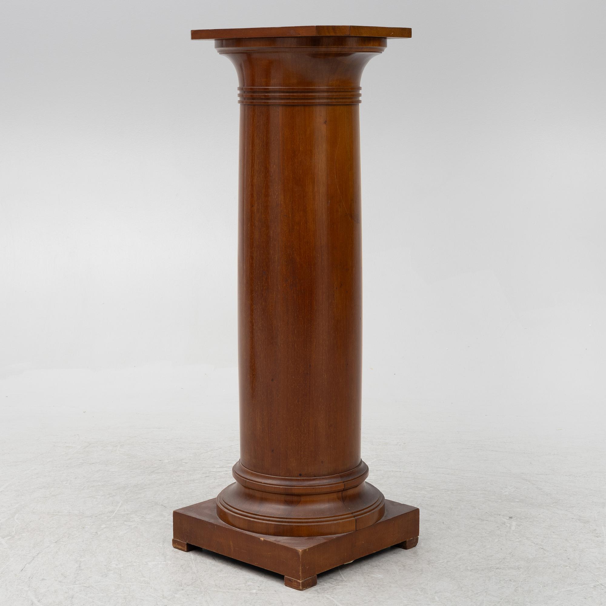 Pedestal, column-shaped, first half of the 20th Century.