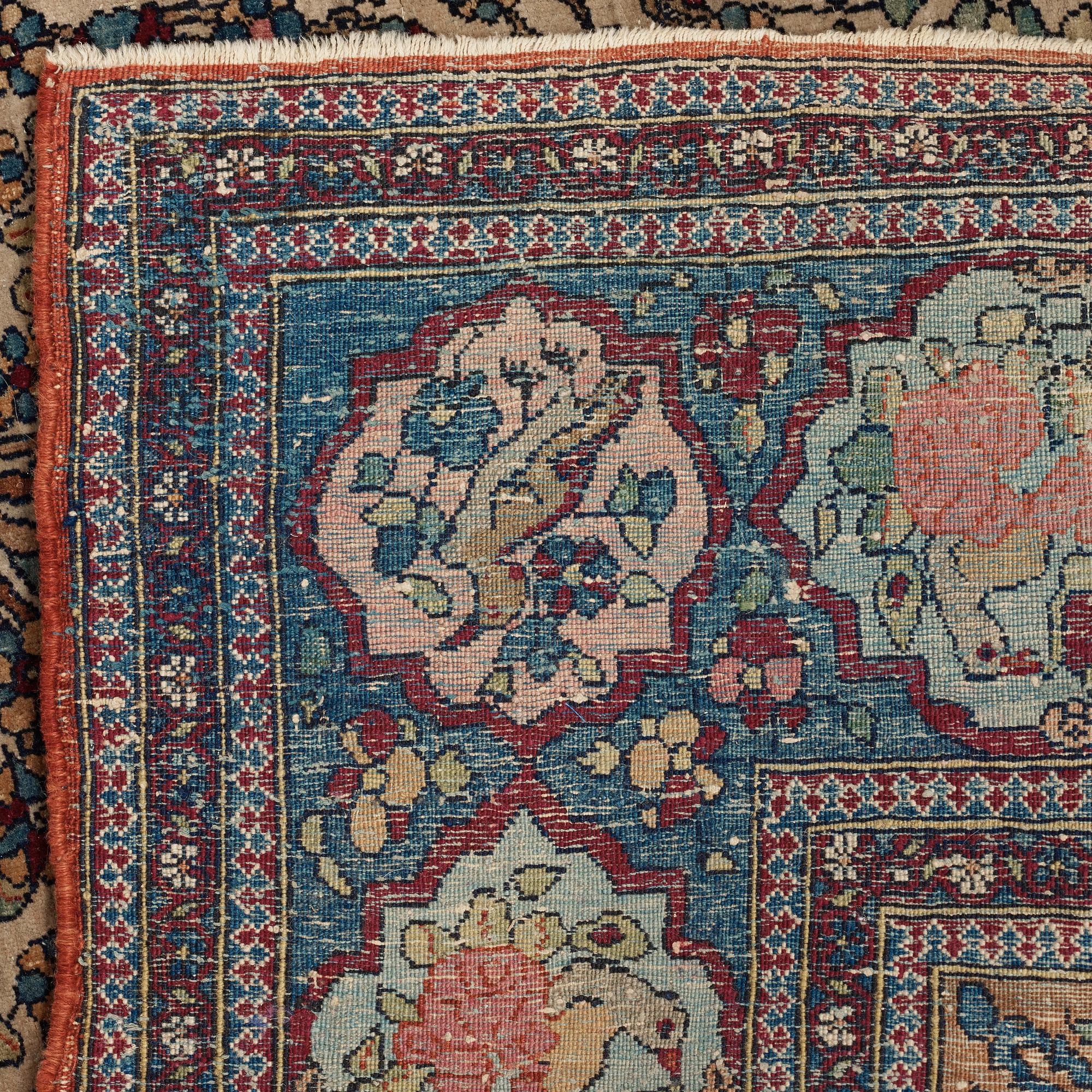 A RUG. An antique Esfahan. 210,5 x 143,5 cm.