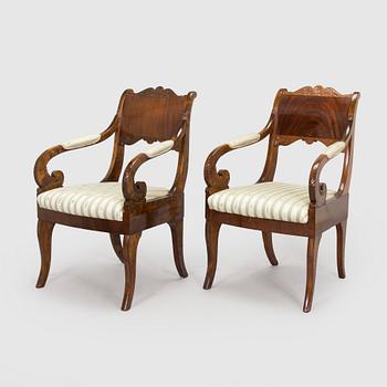 Karmstolar, ett par, biedermeierstil, 1800-talets senare hälft.
