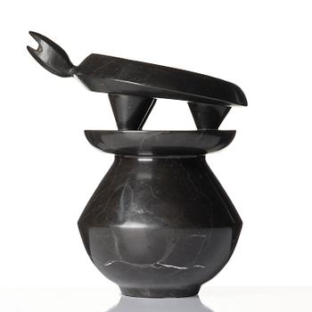 Max Ernst, "Petite torture sur socle rond".