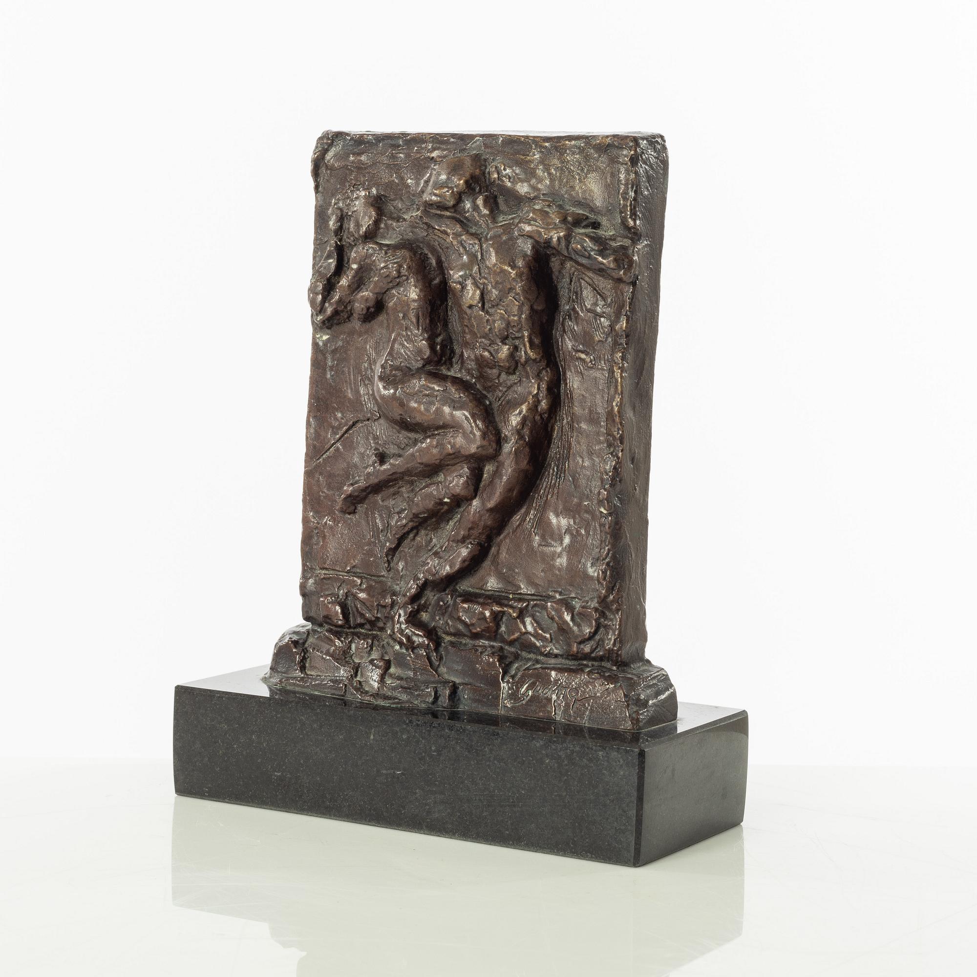 Gudmar Olovson, relief/skulptur. Signerad. Numrerad. Gjutarstämpel. Brons, total höjd 20 cm, längd 16 cm.