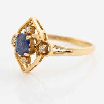 Ring, 14K gold with sapphire and brilliant-cut diamonds.