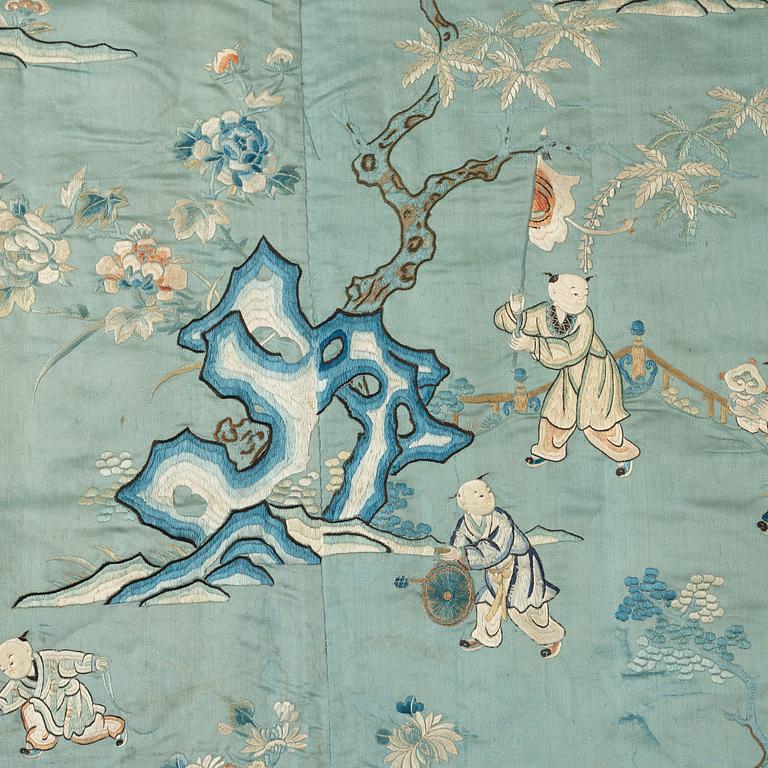 TEXTIL, broderat siden på yllebotten. Sen Qingdynasti.