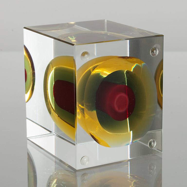 ÅRSKUB, glas, signerad Oiva Toikka, Nuutajärvi 2006, numrerad 177/2000.