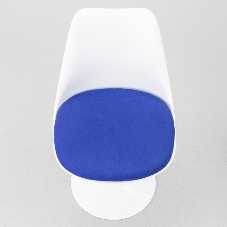Eero Saarinen, Chairs, “Tulip”, 3, Knoll International.