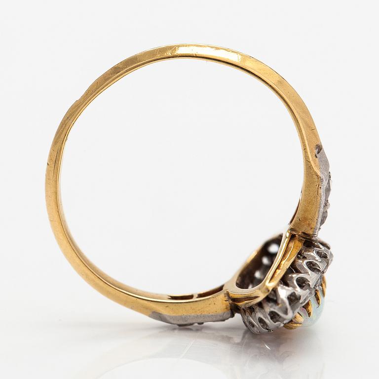 Ring, ca 18K guld, opal och rosenslipade diamanter.
