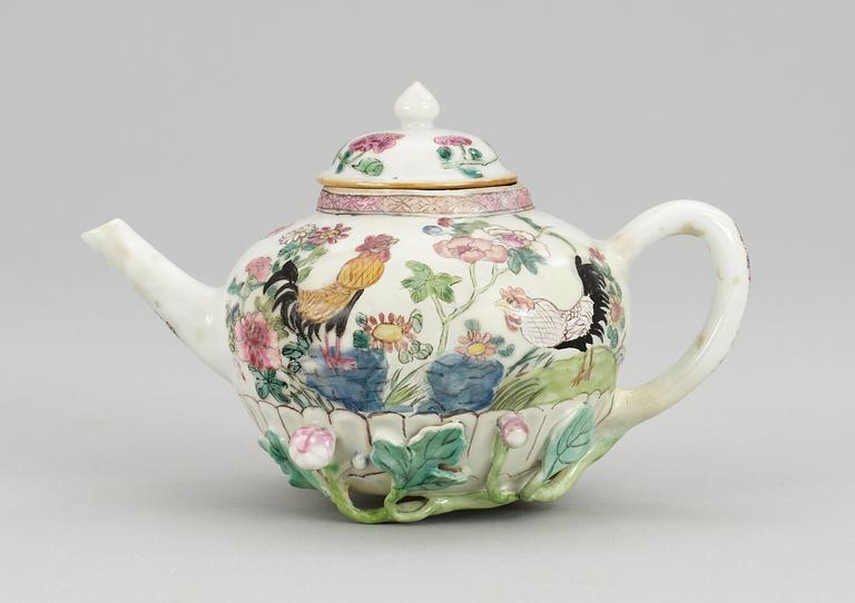 A famille rose rooster tea pot, Qing dynasty, Yongzheng (1723-35).