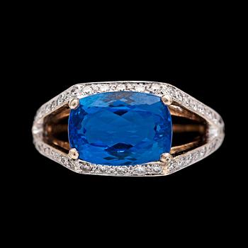 1273. A tanzanite, 4.04 cts, and brilliant cut diamond ring, tot. 0.60 cts.