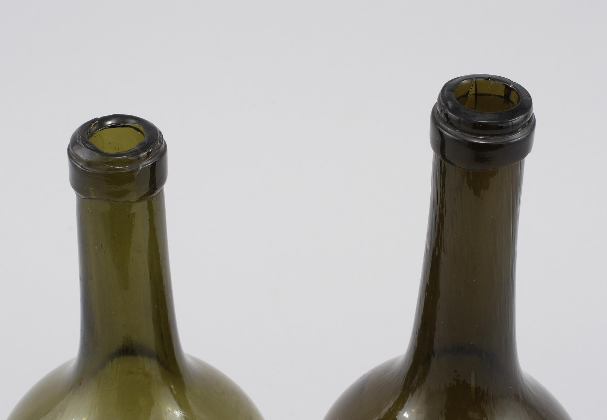 FLASKOR, 2 st, glas, 1800-tal.