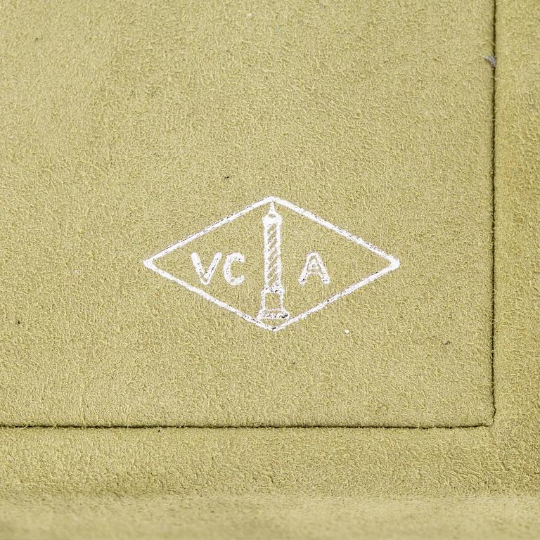 Van Cleef & Arpels ett par örhängen "Alhambra" 18K guld med pärlemor.