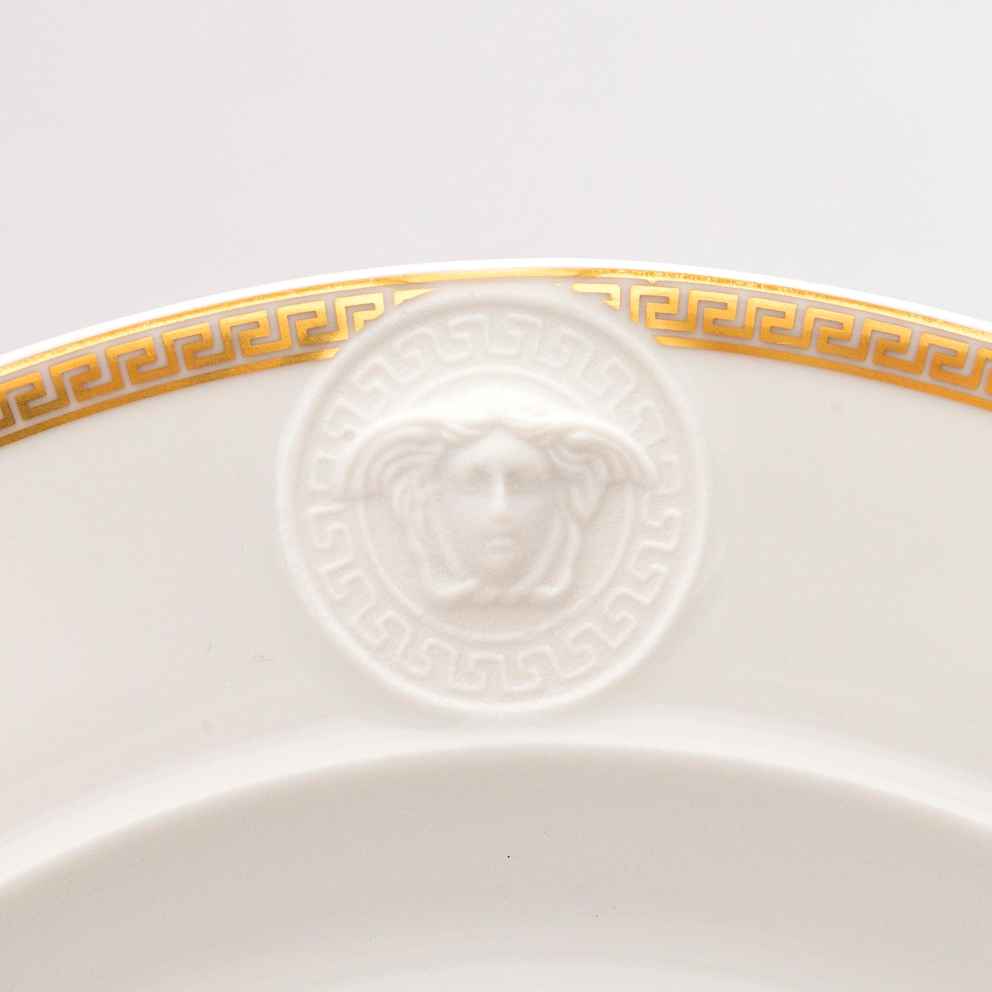 VERSACE Ikarus, Médaillon Méandre d'Or 2 + 2 porcelain plates with a coffee cup by Rosenthal.
