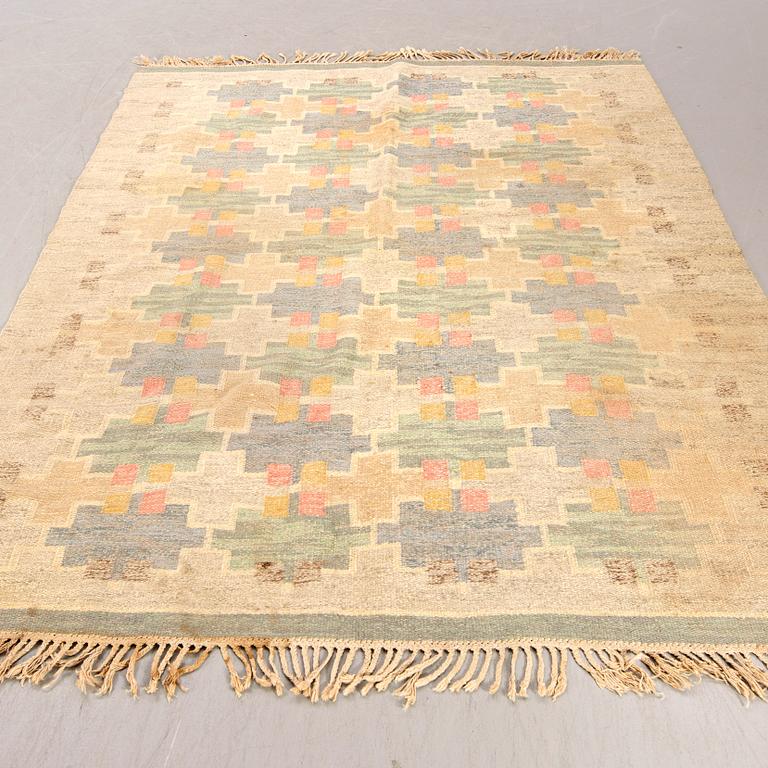 Maj Svanström, matta, Rölakan,  Klockargårdens Hemslöjd, Tällberg, signerad MS KH, 1900-talets mitt, 230x183 cm.