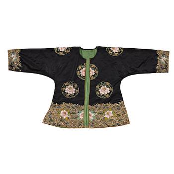 648. A Chinese embroidered silk robe, height 68 cm, 1920s.