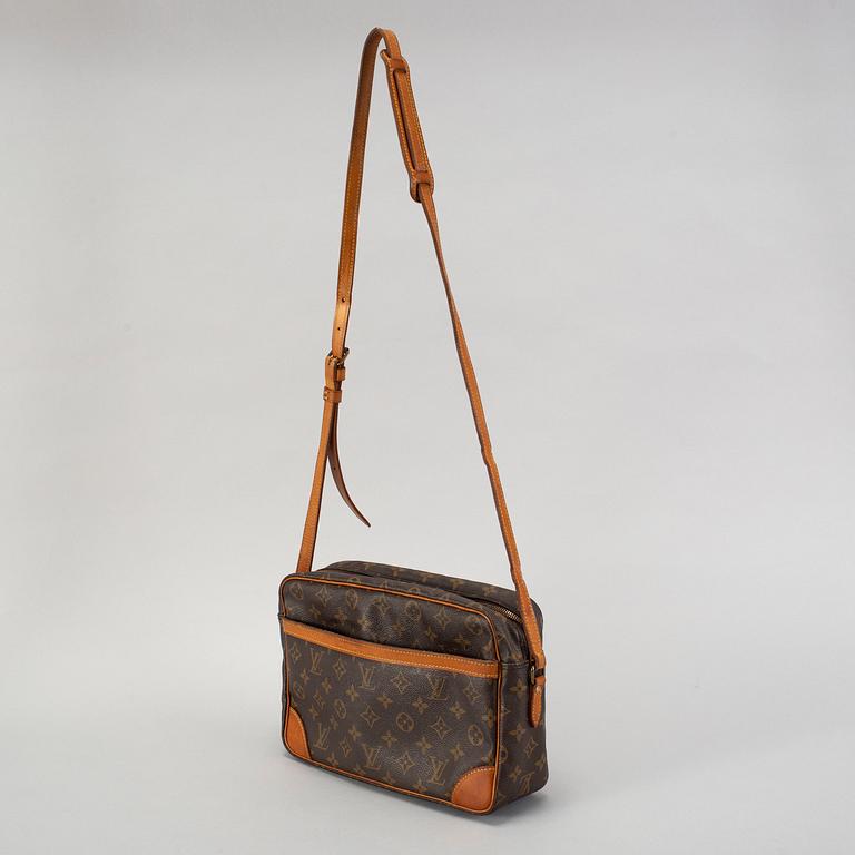 LOUIS VUITTON, 'Trocadero 30'.